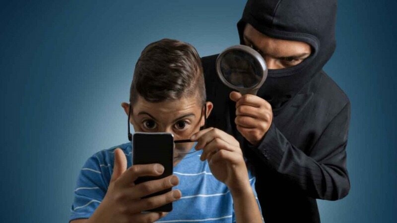 آیا تلفن هوشمند شما مکالمه‌هایتان را می‌شنود؟