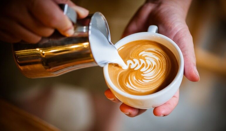 روزانه یک فنجان قهوه بخورید تا کرونا نگیرید !