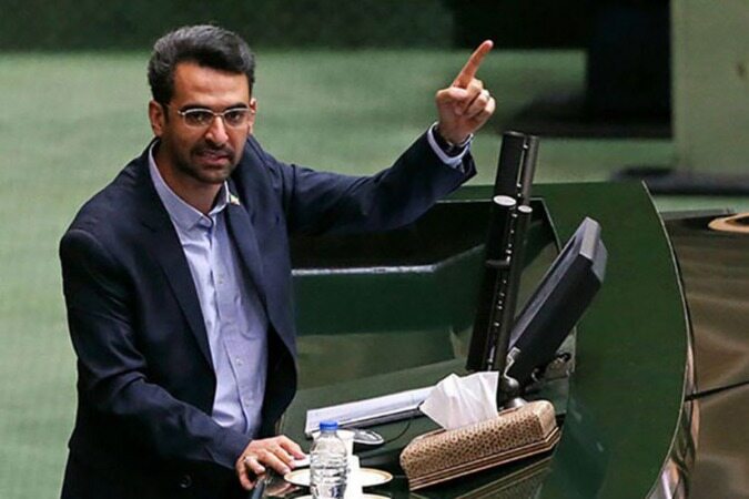 آذری جهرمی کارت زرد گرفت