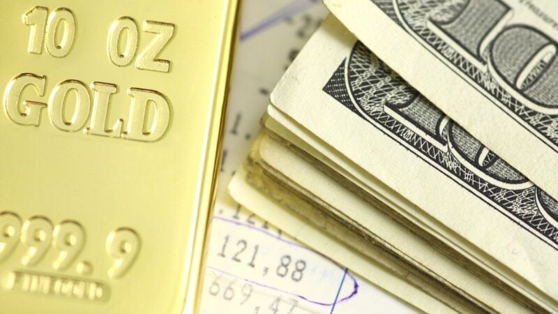 افزایشی شدن قیمت طلا، نقره سقوط کرد