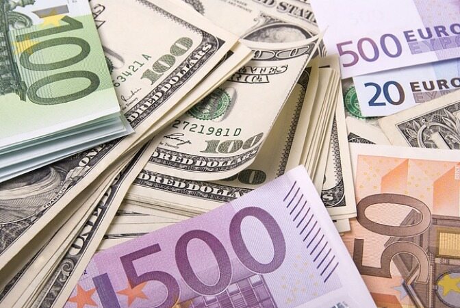  قیمت دلار و یورو در بازارهای مختلف/دلار در صرافی ملی وارد کانال 25000 تومان شد