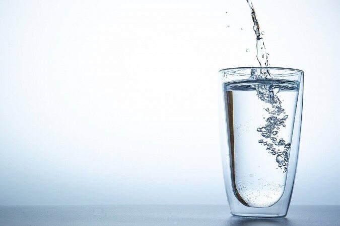 به راحتی خوردن یک لیوان آب وزن خود را به آسانی کاهش دهید