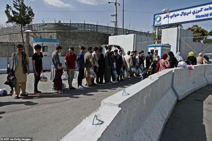طالبان و آمریکا قصد واگذاری سریع فرودگاه کابل را دارند