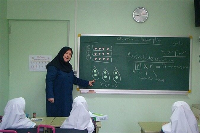فوق‌العاده ویژه معلمان در شهریورماه پرداخت می‌شود