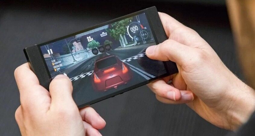 بازی با موبایل جان دختر نوجوان را گرفت