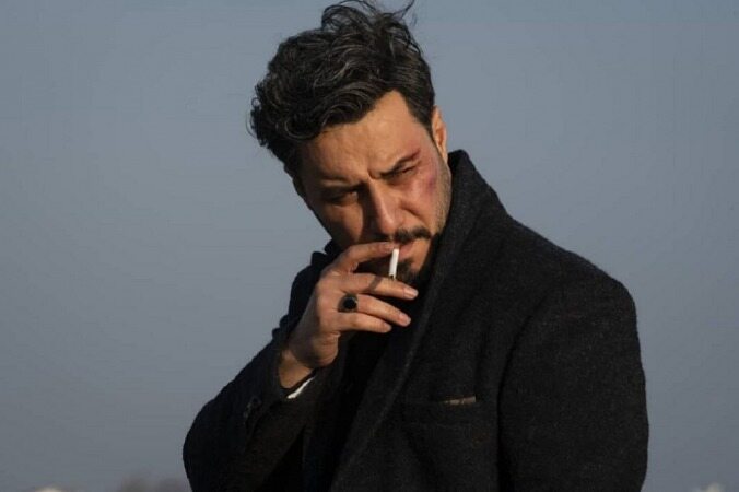 ماجرای گوشی لاکچری شخصیت مالک در سریال «زخم کاری»
