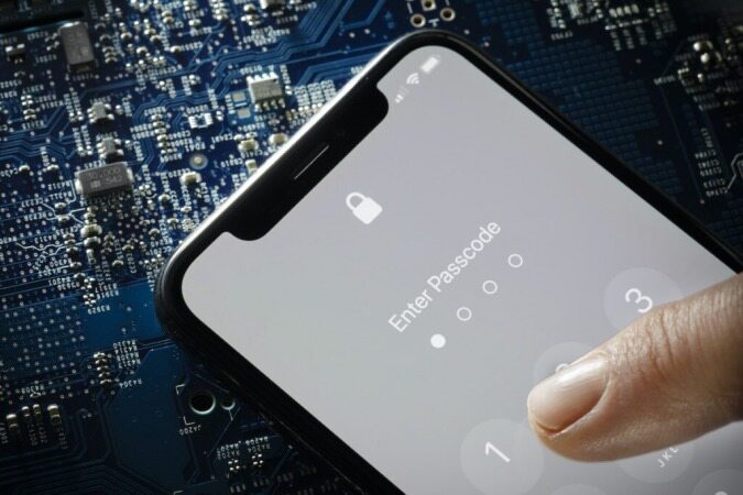 آپدیت iOS 14.8 و macOS 11.6 برای مقابله با یک آسیب‌پذیری خطرناک منتشر شد