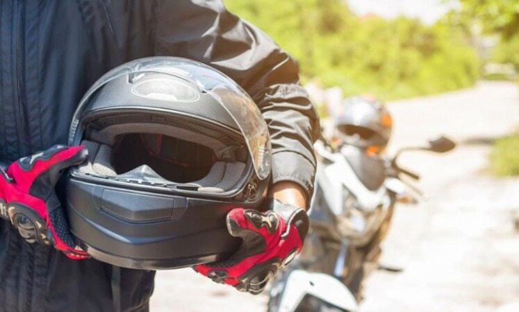 شرط صدور گواهینامه موتورسیکلت برای بانوان