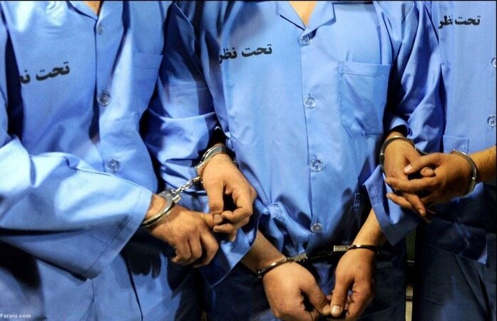 دستگیری ۴ سارق که با لباس پلیس به طلافروشی زدند