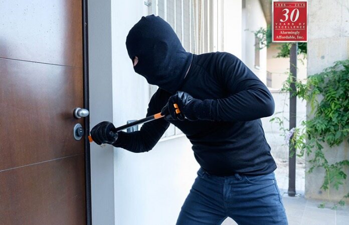 نامه یک دزد به صاحبخانه: اگر چیزی در خانه نداری در خانه را قفل نکن