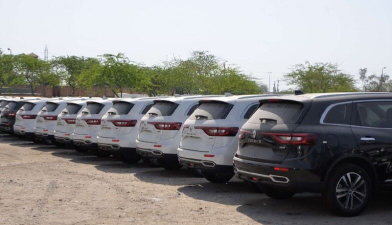 اعلام وضعیت ۲۲۴۹ خودرو به وزارت اقتصاد/ سرگردانی لوکس‌های خاک خورده!