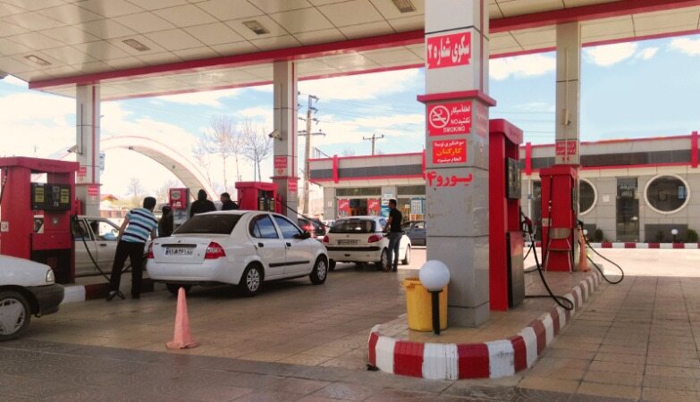 واکنش وزارت نفت درباره اختلال در پمپ بنزین‌ها