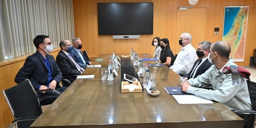 دیدار ضد ایرانی گانتز با رابرت مالی و کاردار سفارت آمریکا در فلسطین اشغالی