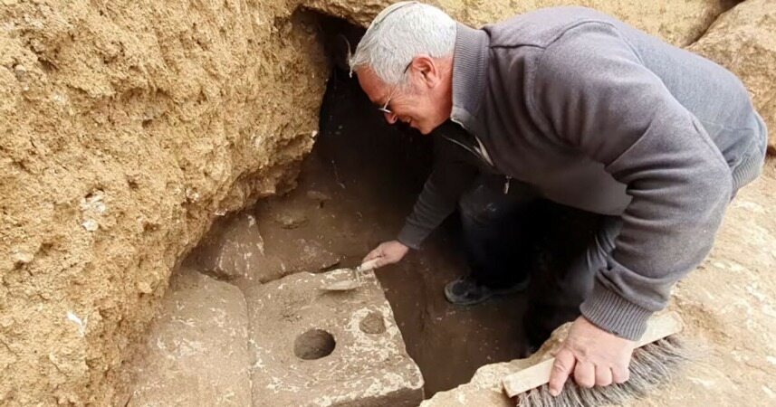کشف یک توالت مدرن با قدمت 2700 سال (+عکس)