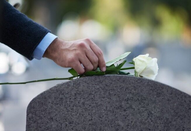 5 مرحله ای که باید پس از مرگ عزیزانتان بگذرانید