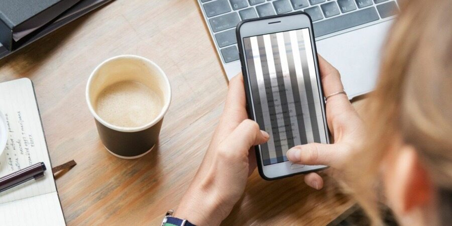 مشکل سوسو زدن نمایشگر گوشی را چگونه برطرف کنیم؟