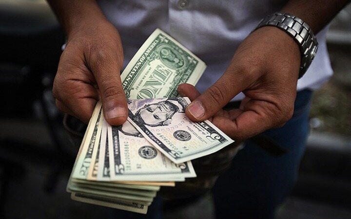 فسادآورترین مسأله اقتصاد کشور وجود ارز 4200 تومانی است