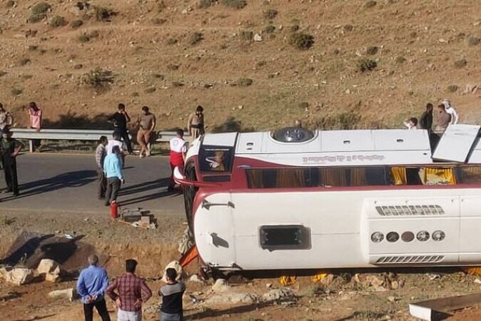 گزارش علت واژگونی اتوبوس خبرنگاران به مجلس ارائه شود