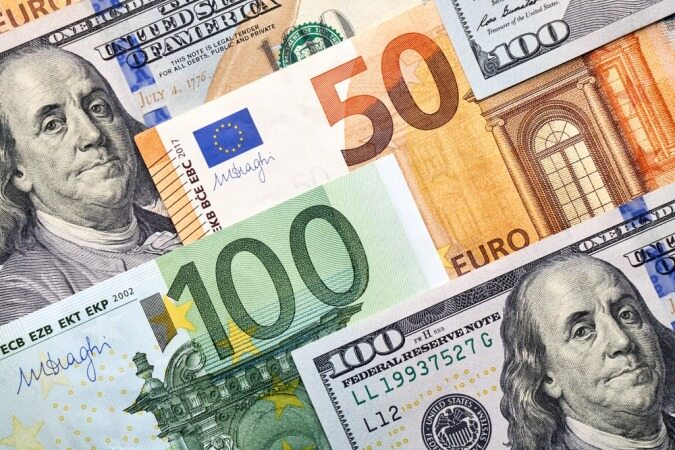 کاهش قیمت دلار و یورو در بازارهای مختلف 29 آبان