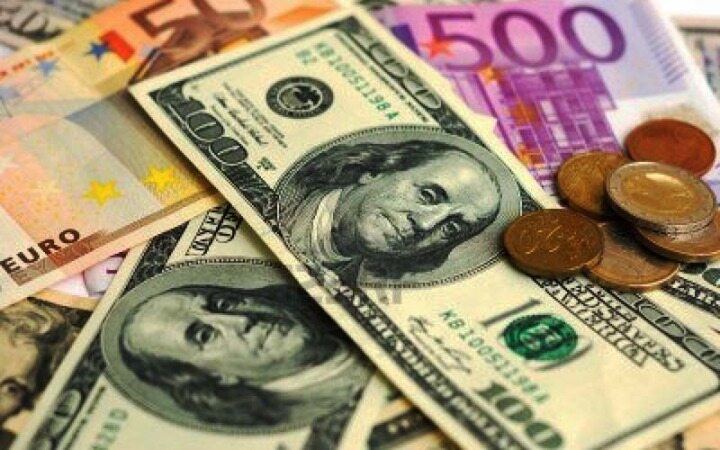 جدیدترین قیمت دلار و یورو در بازارهای مختلف 2 آذر