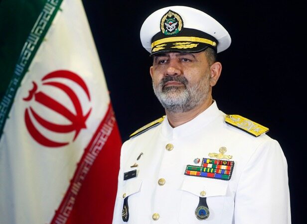 امیر ایرانی:نیروی دریایی همانند دفاع مقدس از شاهرگ‌های اقتصادی دفاع می‌کند
