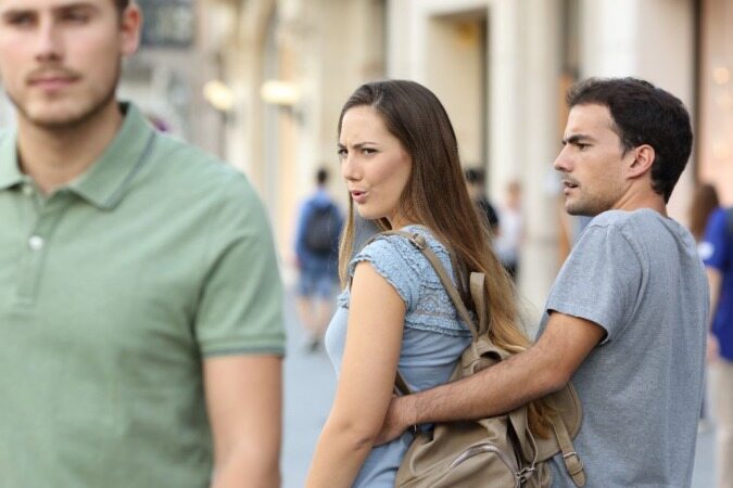 چگونه با افراد چشم چران برخورد کنیم؟