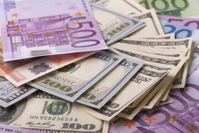  قیمت دلار و یورو در بازارهای مختلف 16 آذر