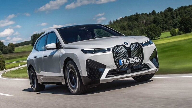خودروی BMW iX M۶۰ با قابلیت تغییر رنگ وارد بازار خواهد شد