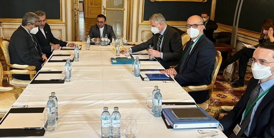 نشست باقری با نمایندگان سه کشور اروپایی و با حضور انریکه مورا در وین