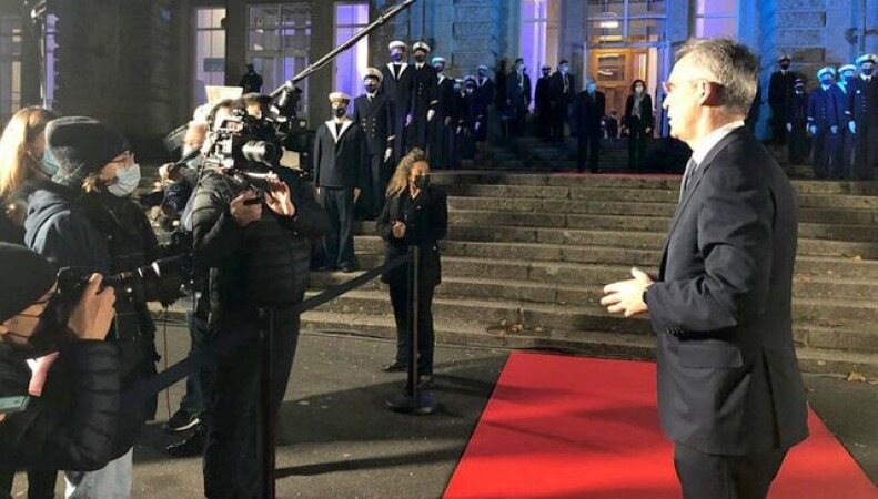 دیدار دبیرکل ناتو با وزرای دفاع اتحادیه اروپا