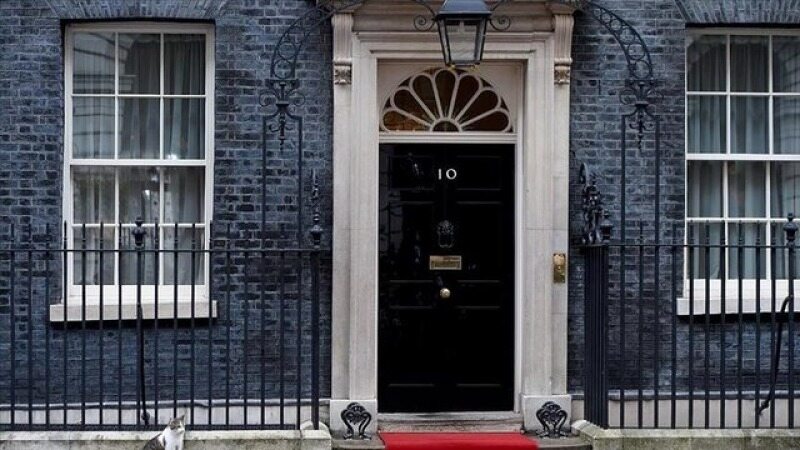 عذرخواهی دفتر نخست وزیری انگلیس از ملکه به دلیل برگزاری پارتی