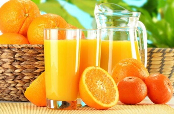 رایج‌ترین اشتباه هنگام خوردن آب پرتقال که سلامتی شما را تهدید می‌کند