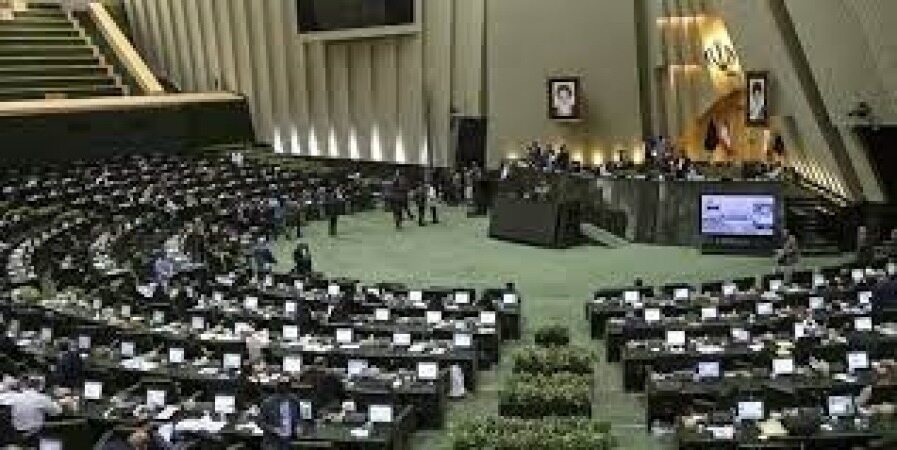 بستری شدن ۱۰ نماینده مجلس در پی ابتلا به کرونا