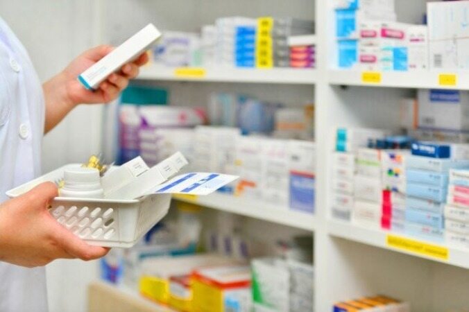 قیمت دارو با دستور پایین نمی‌آید