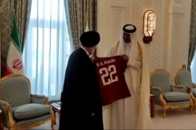 پیراهن تیم ملی فوتبال قطر به «رئیسی» اهدا شد