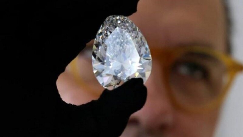 فروش بزرگترین الماس سفید در خاورمیانه