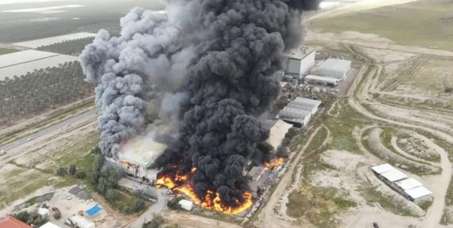 آتش‌سوزی گسترده در یک منطقه صنعتی در سرزمین‌های اشغالی