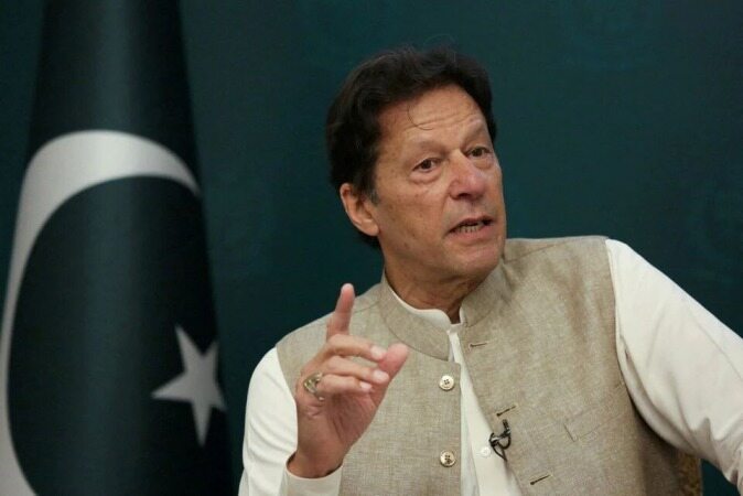 عمران خان: رای برکناری ام را نمی پذیرم