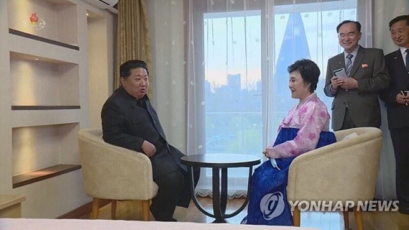 هدیه لوکس رهبر کره شمالی به معروف‌ترین گوینده خبری 