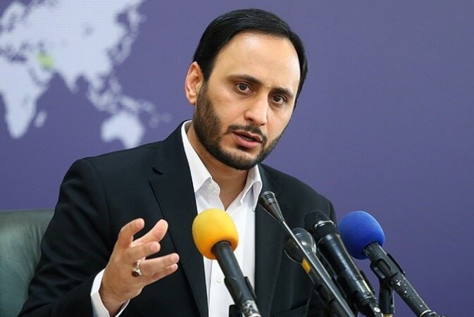 واکنش سخنگوی دولت به کوتاه کردن موی دانش‌آموزان در حیاط مدرسه