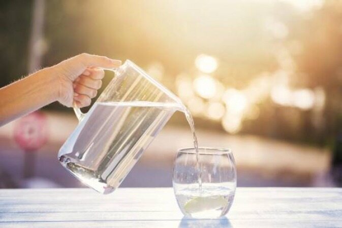 فواید شگفت‌انگیز نوشیدن آب گرم