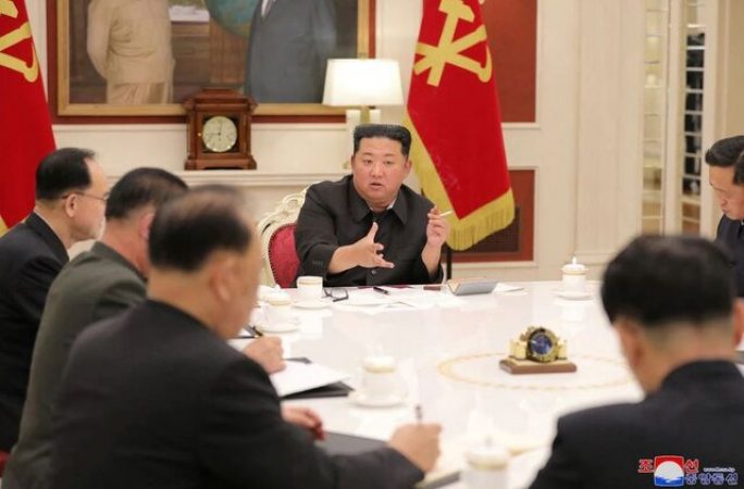 رهبر کره شمالی مقامات کشورش را در برابر کووید-۱۹ به 
