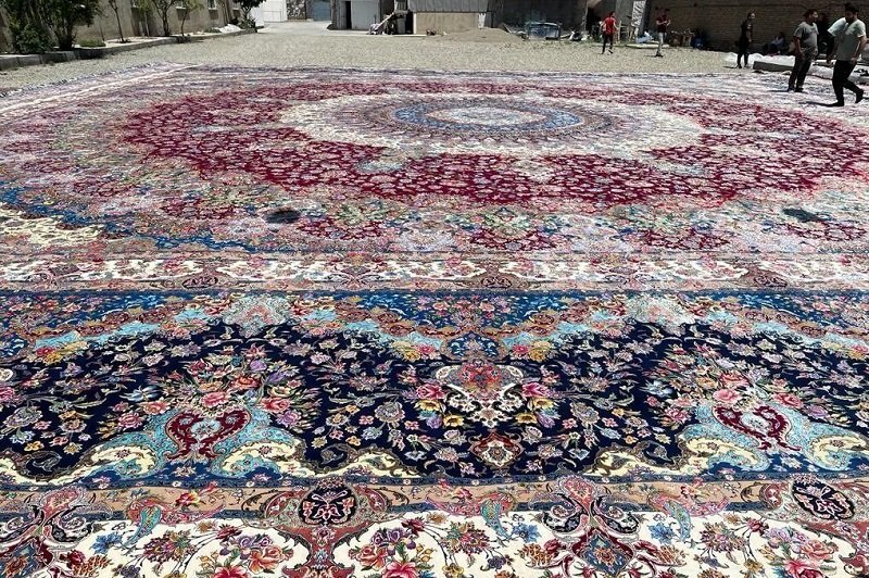 صادرات ۴ فرش دستباف به مساحت ۲ هزار متر مربع به امارات