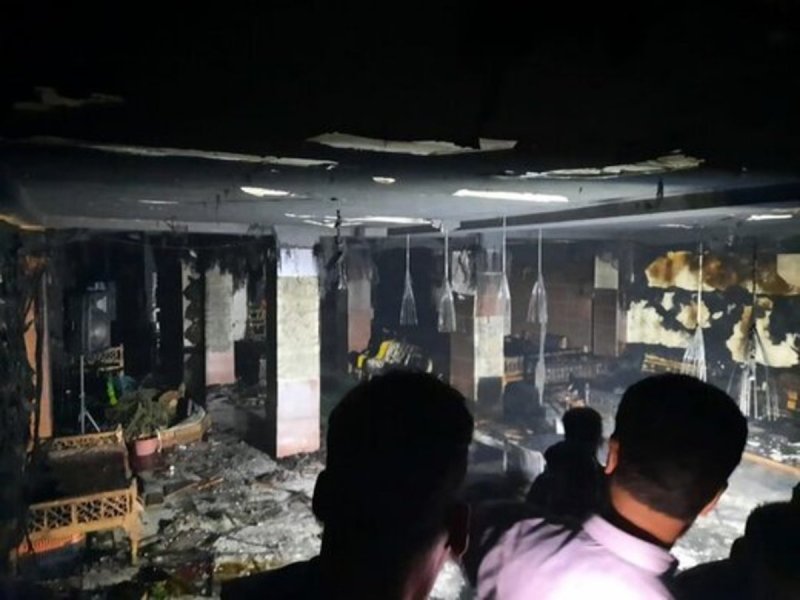فیلمی  از محل حادثه آتش‌سوزی در جشن تولدی که ۸ قربانی گرفت