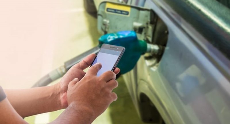 آیا استفاده از تلفن همراه در پمپ بنزین واقعا خطرناک است؟