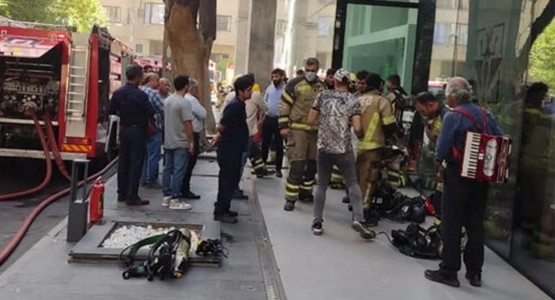  آتش‌سوزی در مجتمع تجاری رویال الهیه تهران + ویدیو