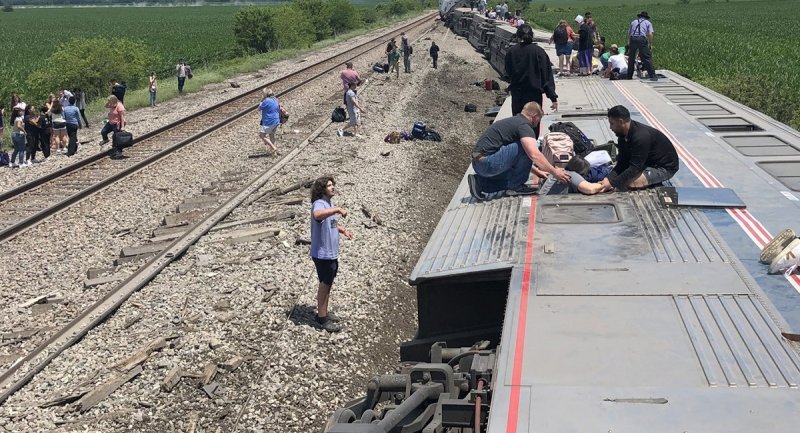 چندین کشته و زخمی درپی خروج قطار مسافربری از ریل در آمریکا + فیلم 