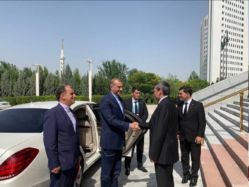 وزیر امور خارجه وارد ترکمنستان شد