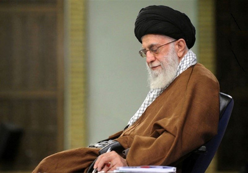 استفتاء از امام خامنه‌ای/ آیا جایز است هزینه حج را به فقرا اختصاص دهیم؟