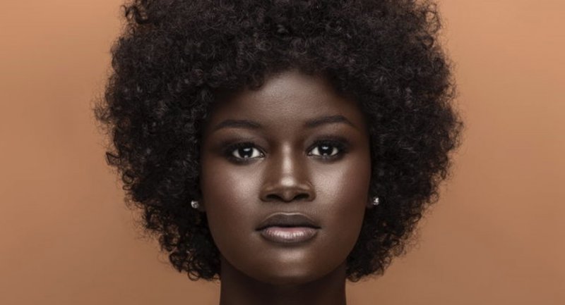 مدل سیاه پوستی که جهان را با زیبایی اش شگفت زده کرد + تصاویر